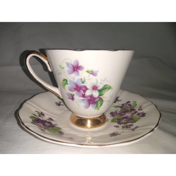 Old Royal purple and white flower bone china teacup and saucer - Picture 3 of 7